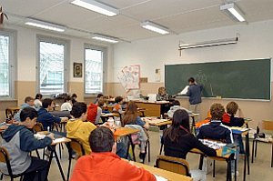 In classe ci può essere qualche stupido, ma la maggior parte dei compagni è intelligente e sensibile: vogliamo farci condizionare dai primi o aprirci ai secondi?